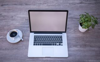 Sådan guider online oversigter dig til de bedste webshops